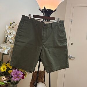 Banana Republic Men's Olive Green Shorts Size  36
